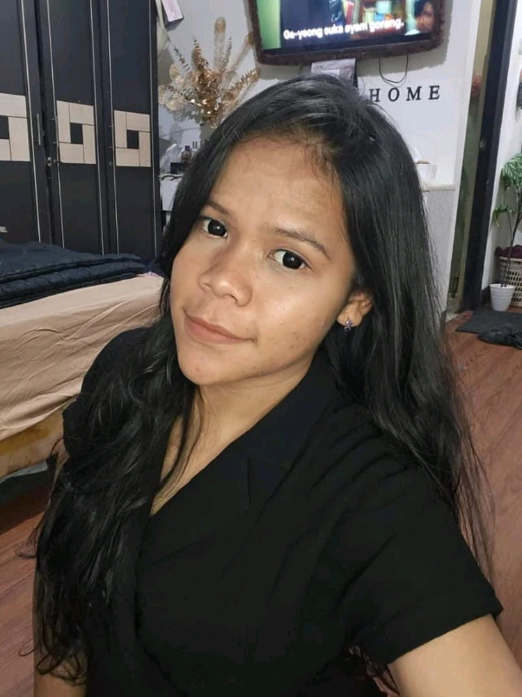 GIF жүктеген Debora