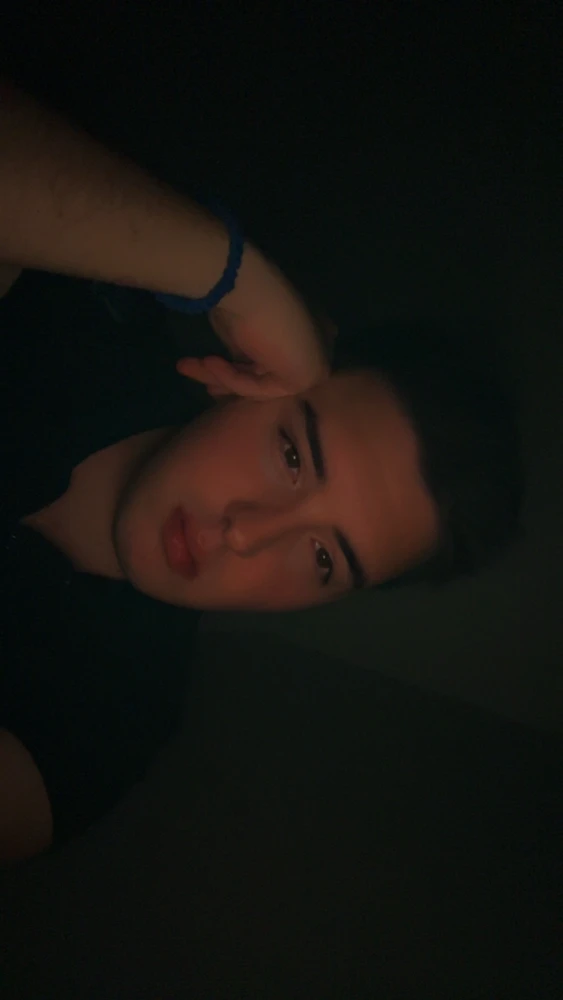 GIF eropgeluede vum Anthony