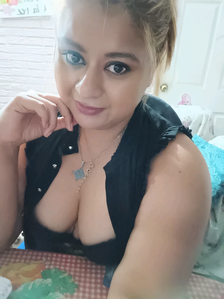GIF uploaded by Aura