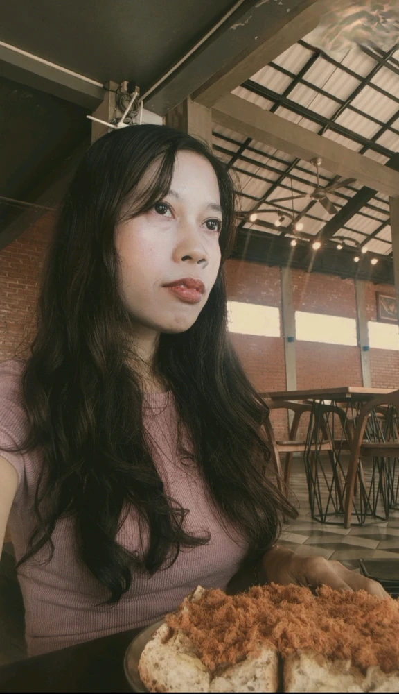 GIF eropgeluede vum Daisy liz