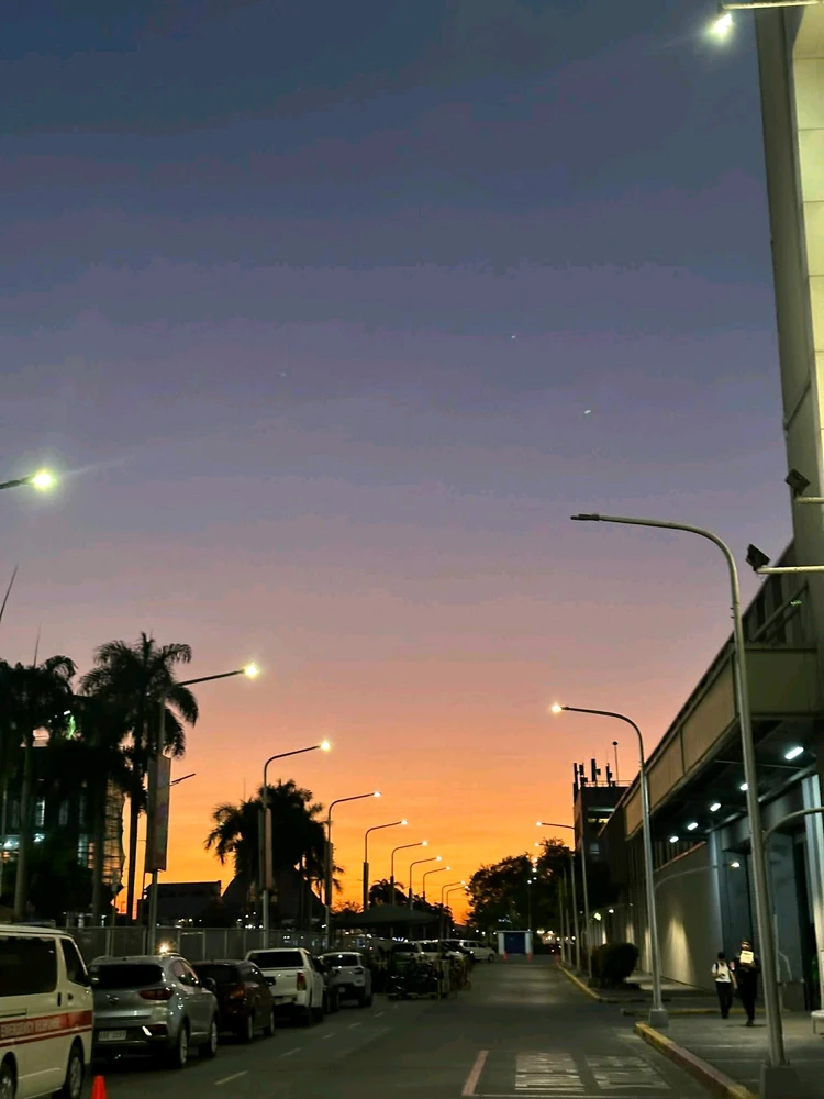 Immaġni mtellgħa minn Mae