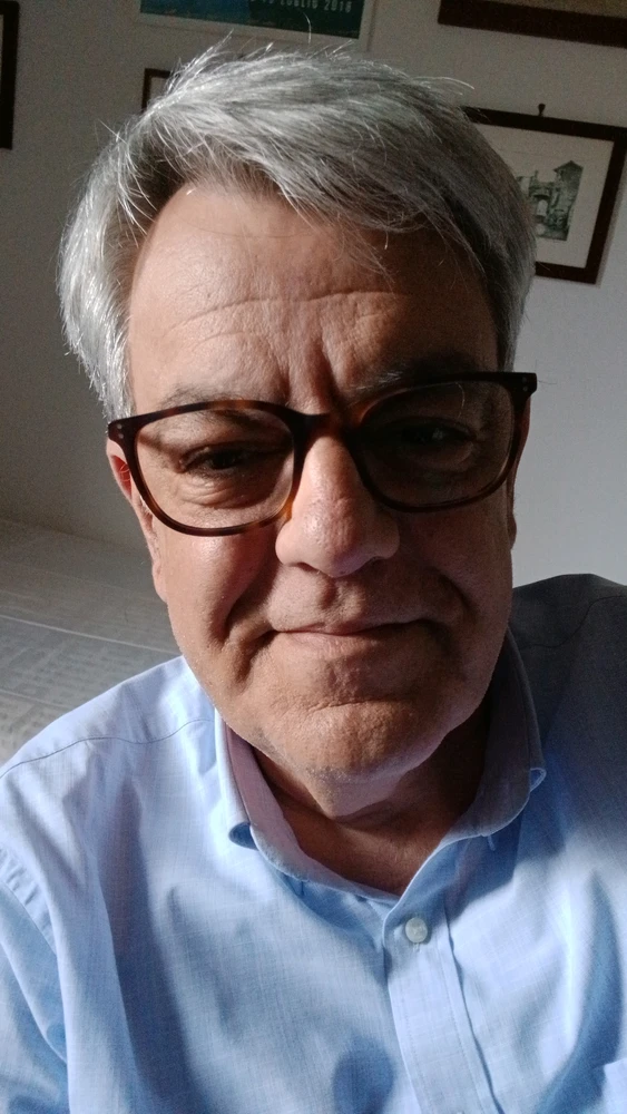 GIF na auina ae e Simone