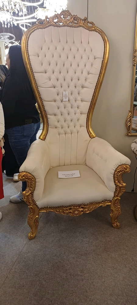 Immaġni mtellgħa minn Nathália