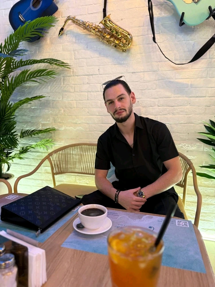 GIF naložil Raymond
