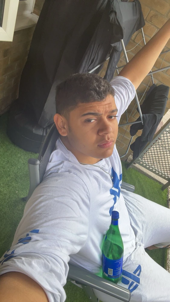GIF yaikidwa ndi Cameron