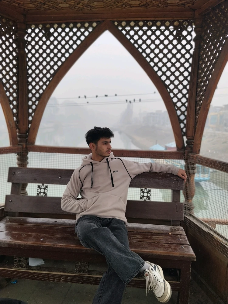 GIF eropgeluede vum Aaqib