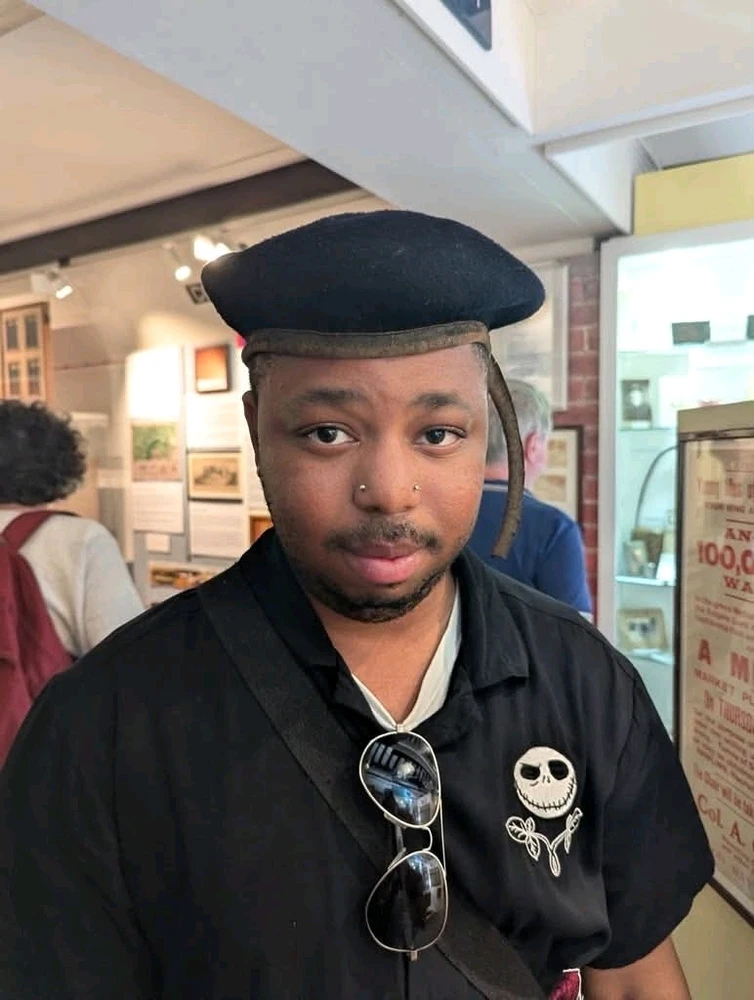 GIF eropgeluede vum Jeremiah