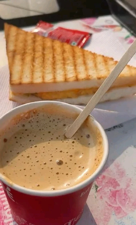 GIF eropgeluede vum 𝑨𝒏𝒆𝒆𝒍..