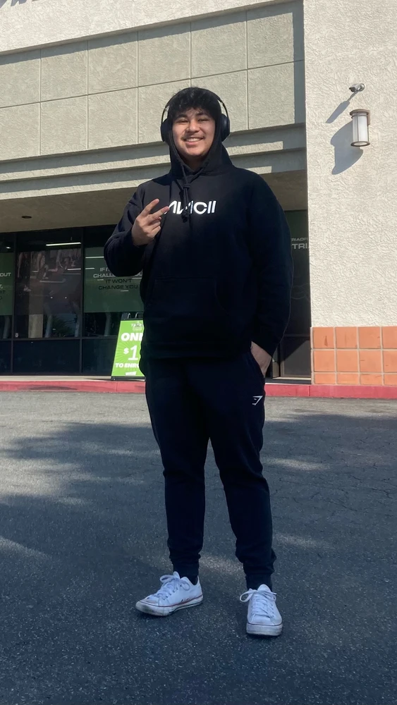 Immaġni mtellgħa minn Andy