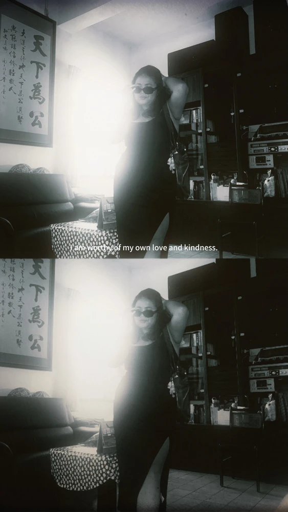 GIF tso los ntawm Sri
