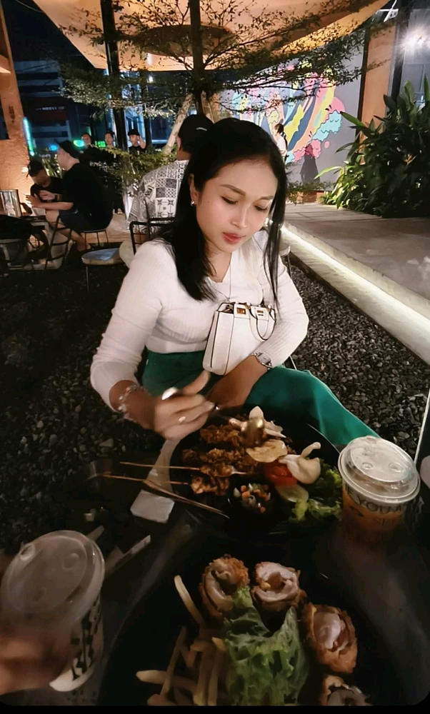 Helen 上傳的 GIF