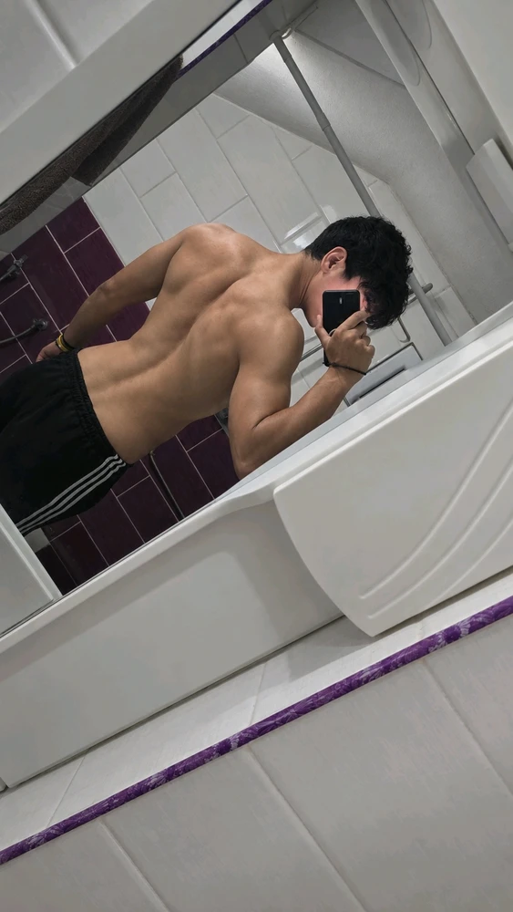 GIF na in-upload ni Anis