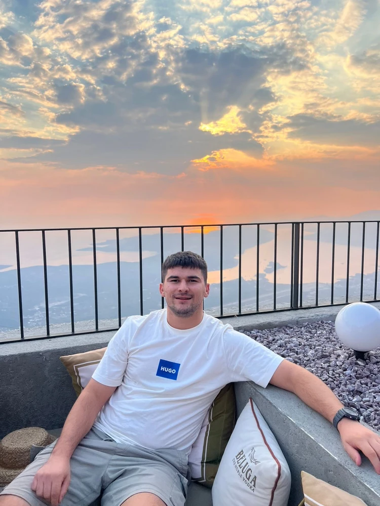 Nikola 上傳的 GIF