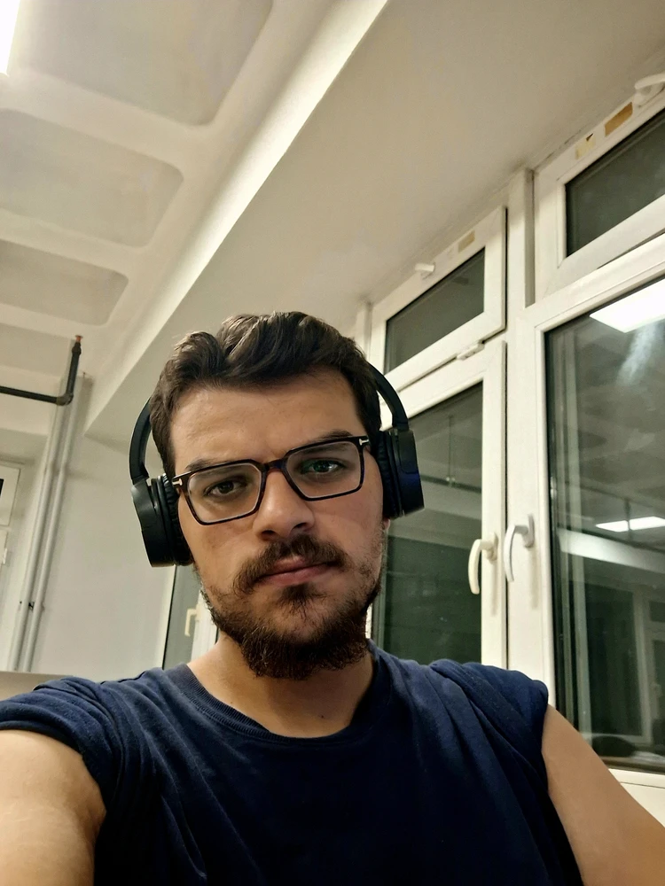GIF uploaded by Efe