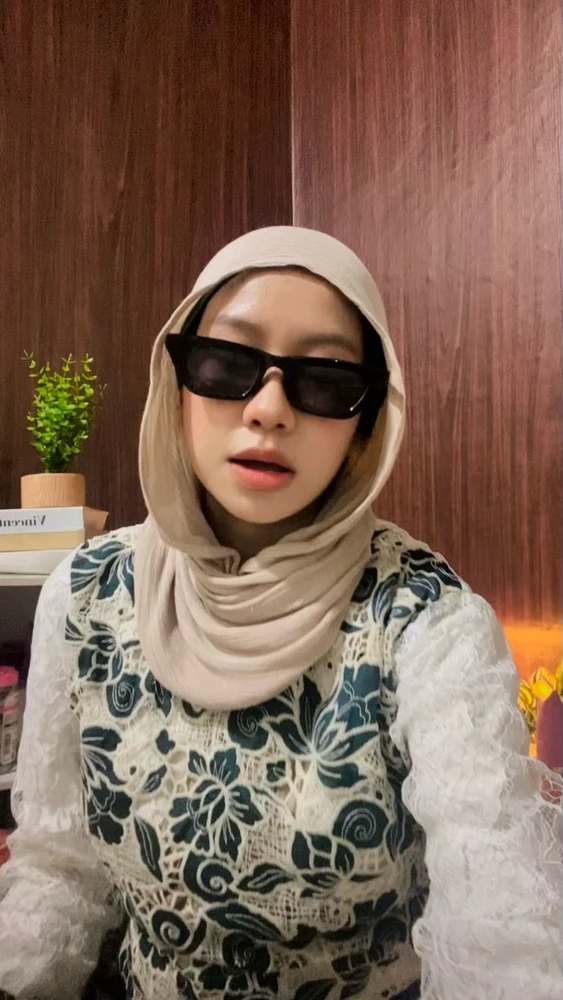 GIF uploaded by bee
