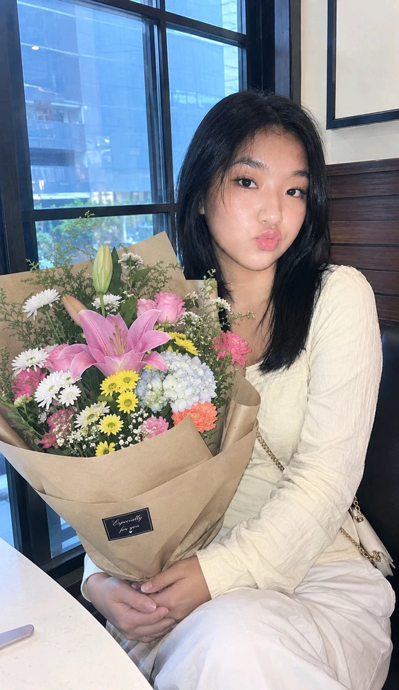 GIF uploaded by Yona