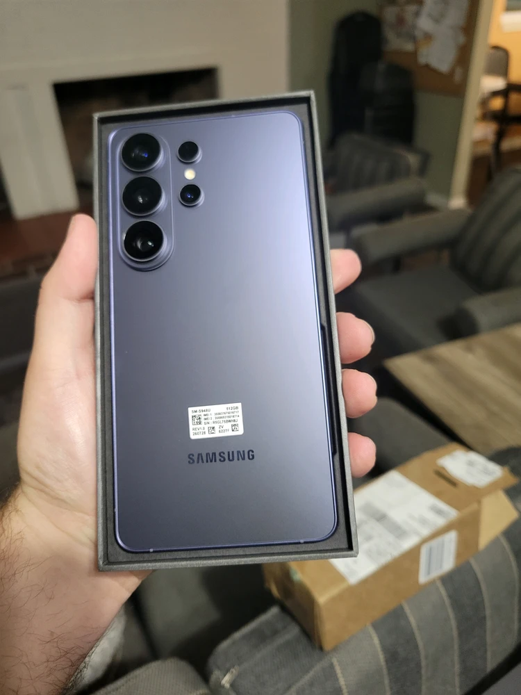 Lets talk tech yall. I wanna know what yall everyday carry is? I have a purple s26 ultra. 