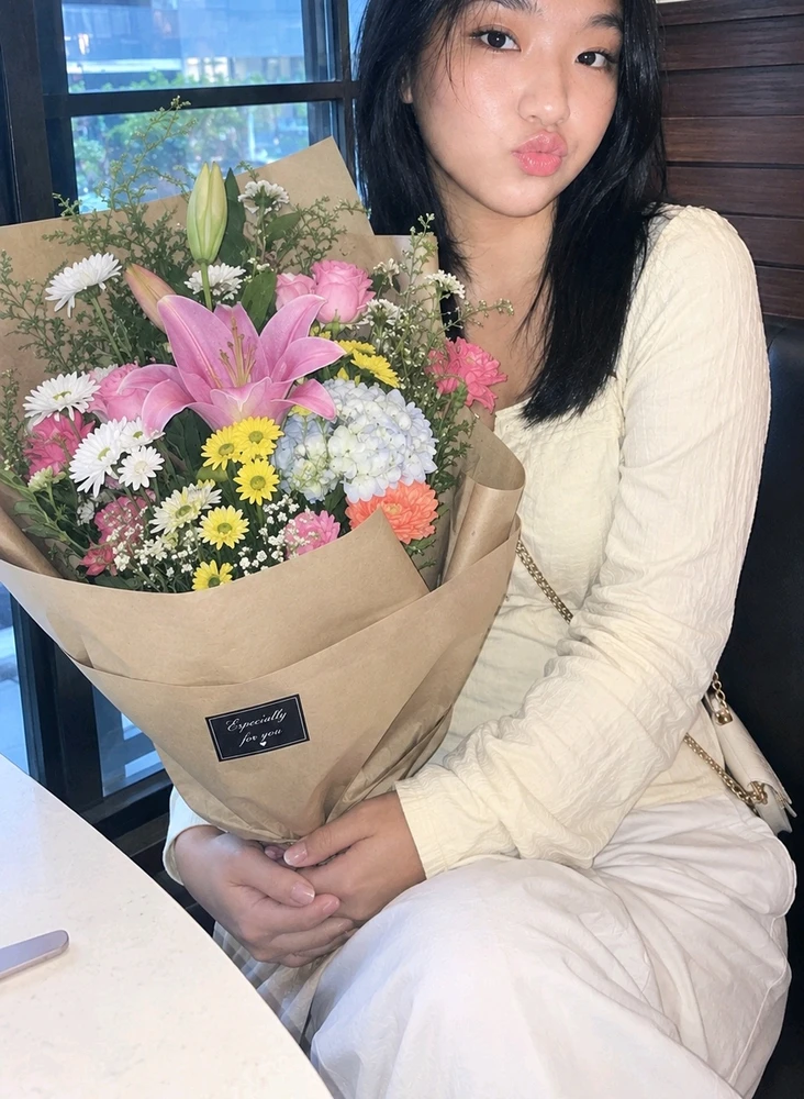 GIF uploaded by Yona
