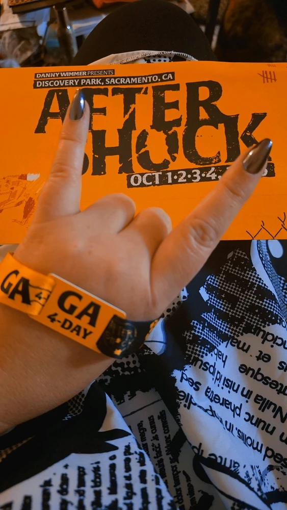 Hollie上传的GIF