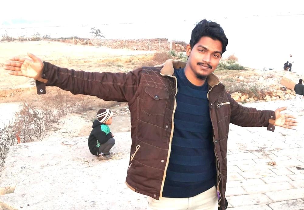 GIF eropgeluede vum Aqsh