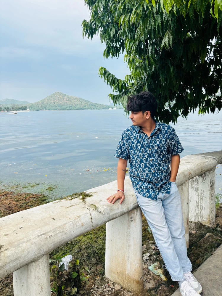GIF i tukuna ake e Nikhil