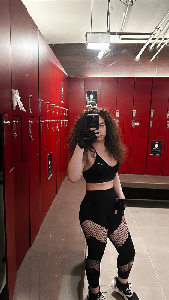𝕰𝖑𝖎𝖘𝖘𝖆 𝕲𝖔𝖙𝖍 tarafından yüklenen GIF