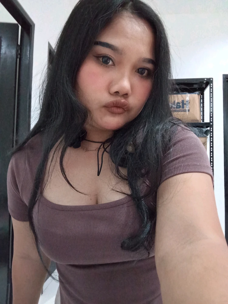 GIF ilipakiwa na Indri