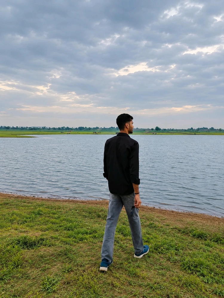 GIF eropgeluede vum Yogesh