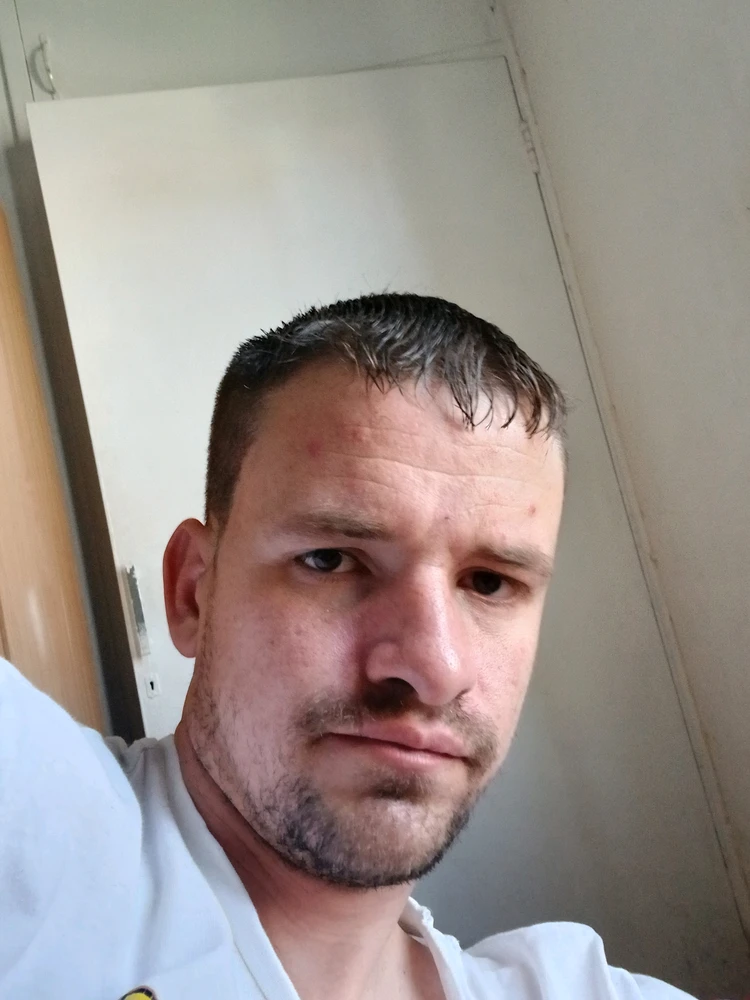 Morne پاران اپ لوڊ ٿيل GIF