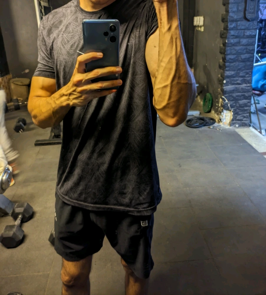 Mo అప్‌లోడ్ చేసిన GIF