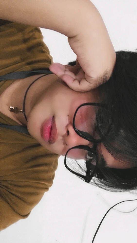 GIF yakaiswa naAri Ellie