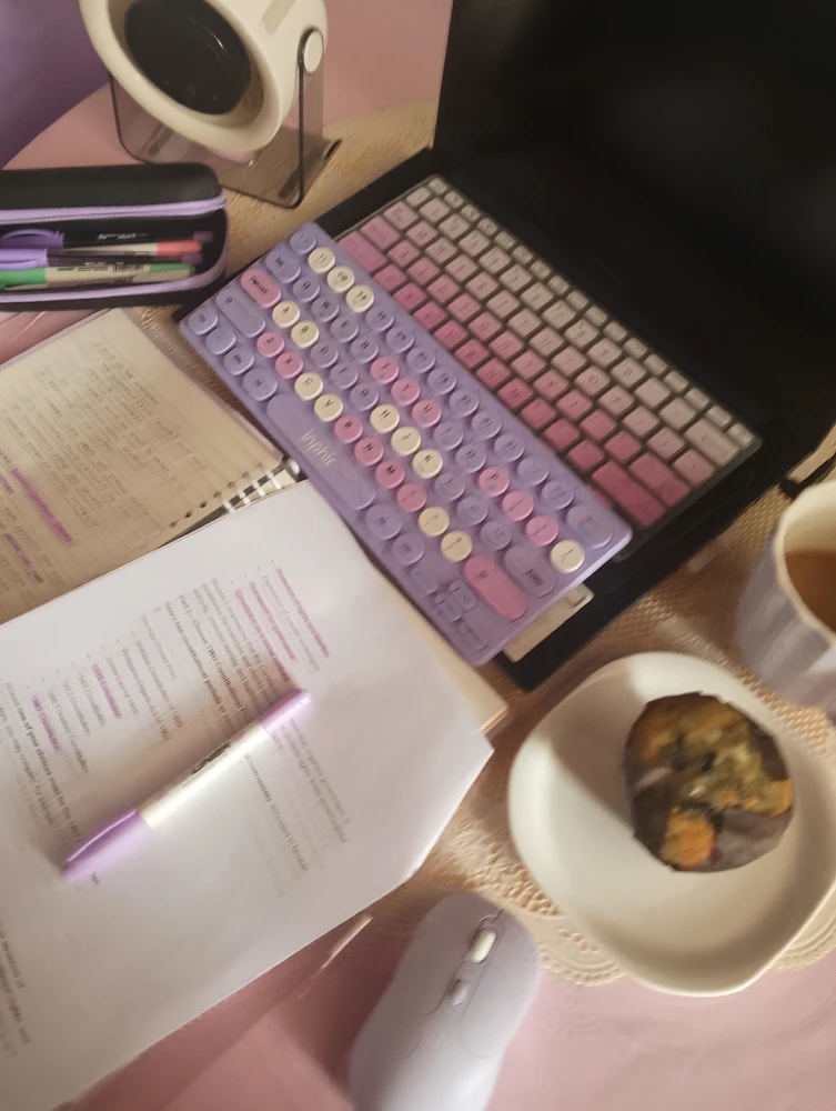 V అప్‌లోడ్ చేసిన GIF