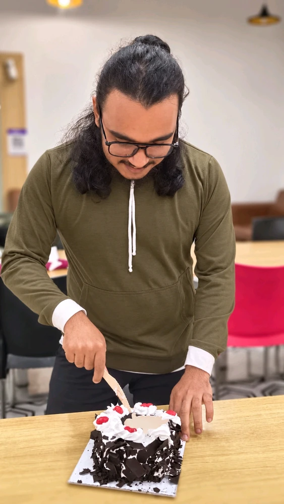 GIF eropgeluede vum Ankur Bhattacharjee