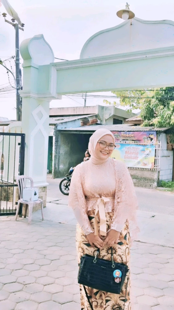 GIF uploaded by Divana