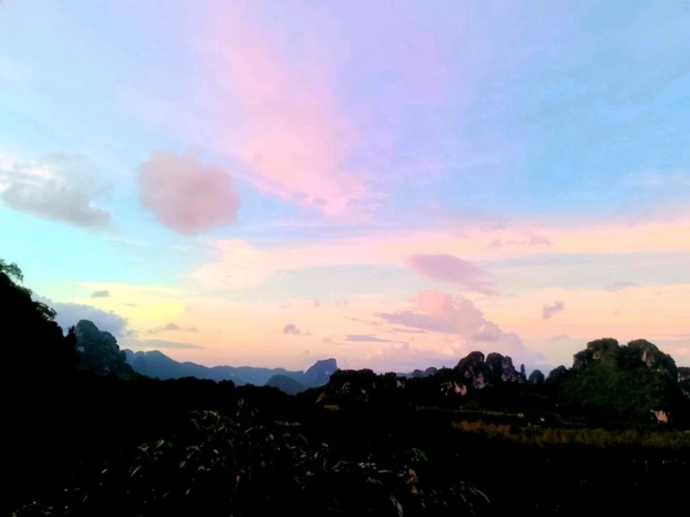 GIF diunggah ku Love