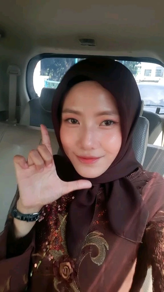 GIF uu soo galiyey Sofia