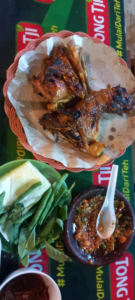 GIF uploaded by Lakshmi Ariyiani