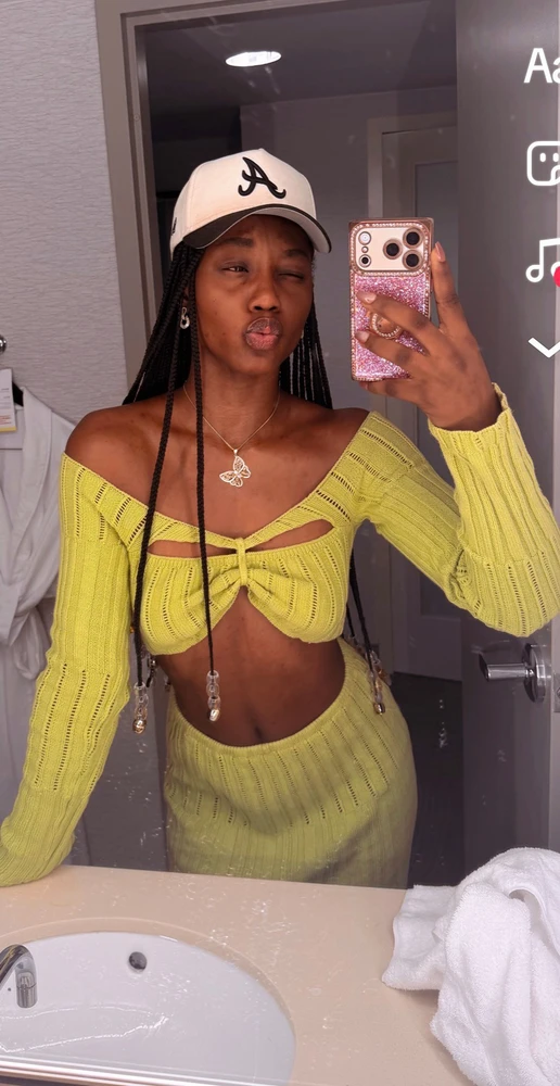GIF tí Mickey gbé sókè