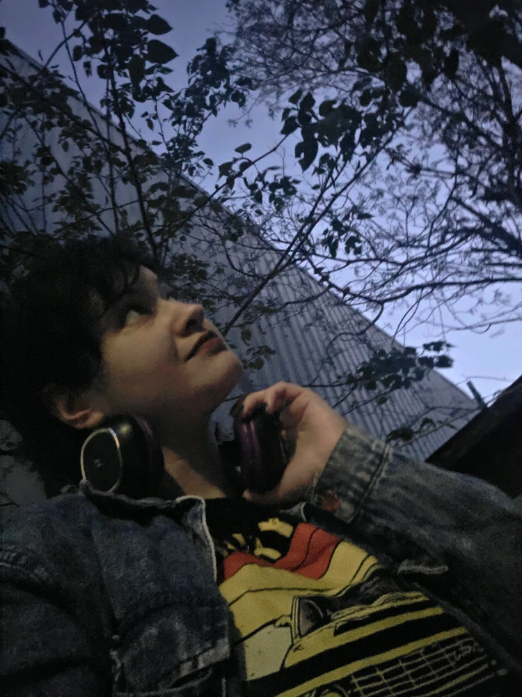 GIF uu soo galiyey Romy McWeird