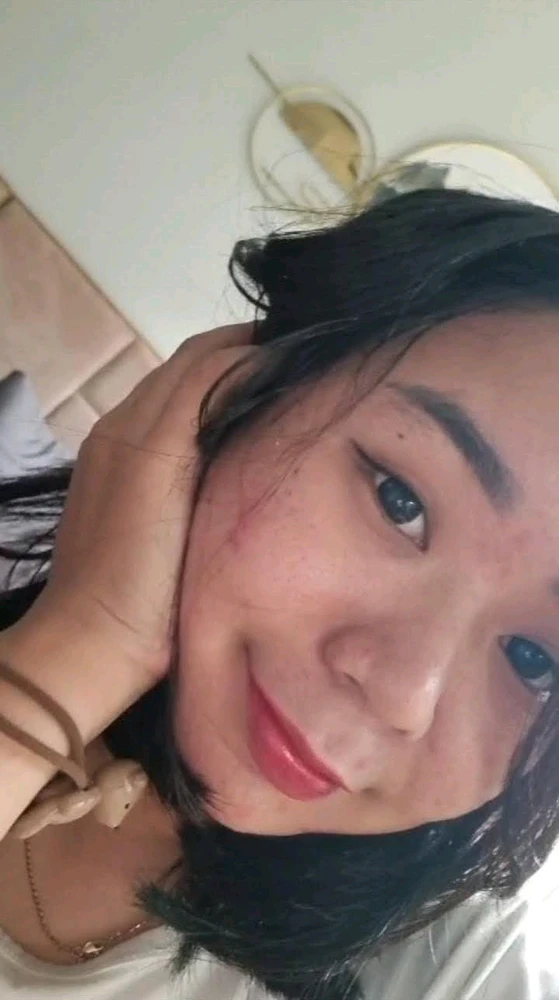 Ayu Stela نے GIF اپ لوڈ کی