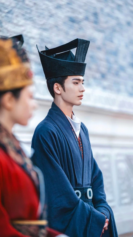 Zhang Linghe as the character Pei Wenxuan 