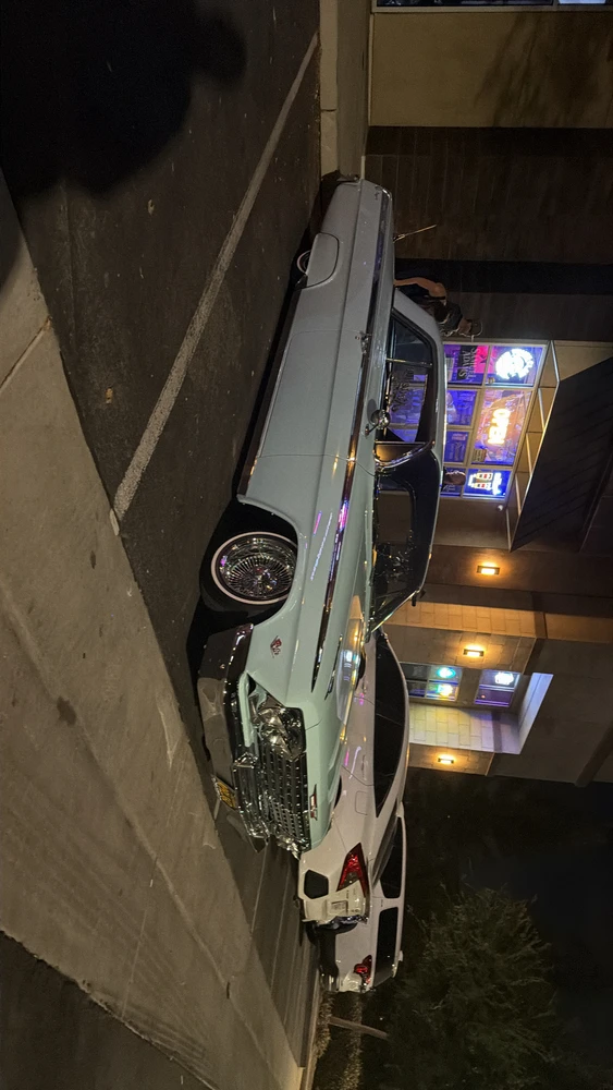 GIF yashyizweho na James