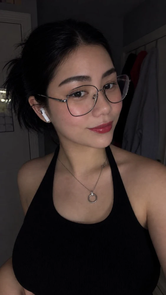 GIF ilipakiwa na Victoria