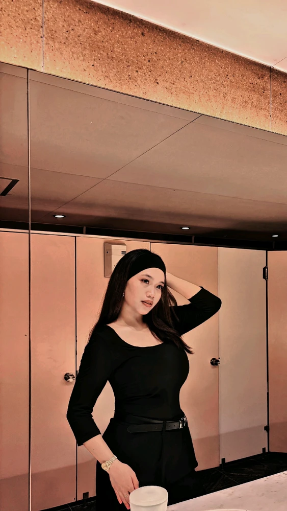 GIF eropgeluede vum Neshya