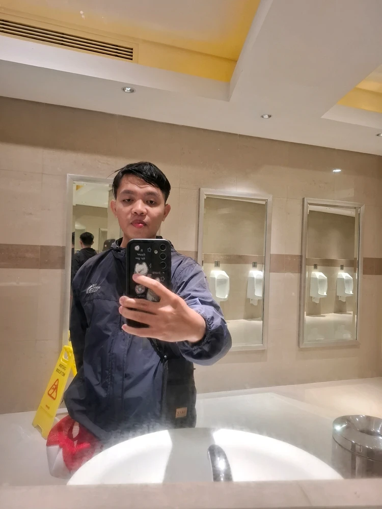GIF diunggah oleh Bobby