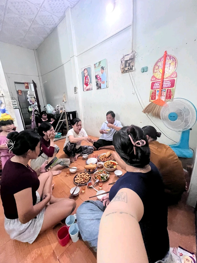 GIF uploaded by Hồng Loan
