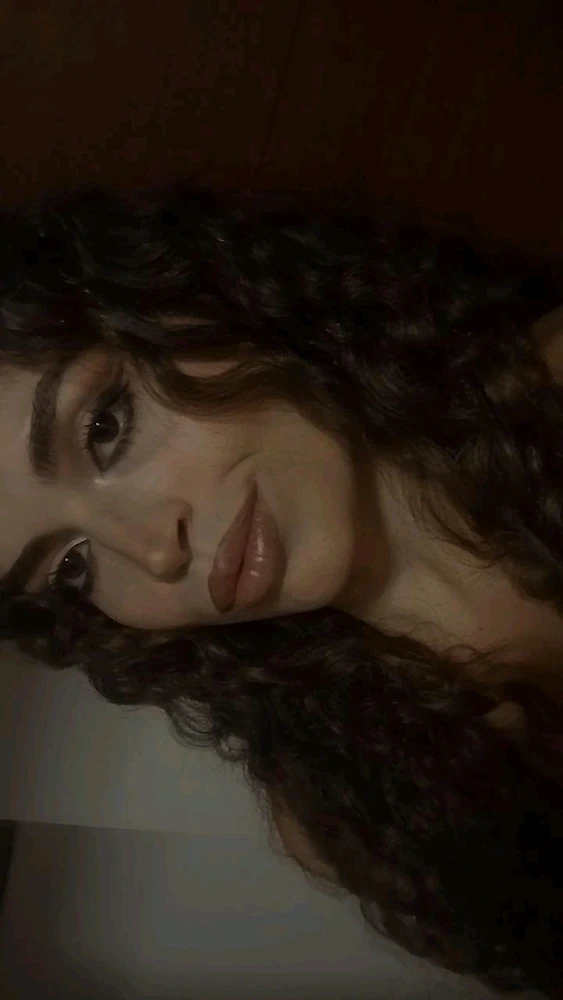 Elena latasi kuvan