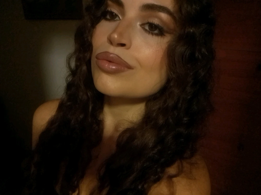 Elena latasi kuvan