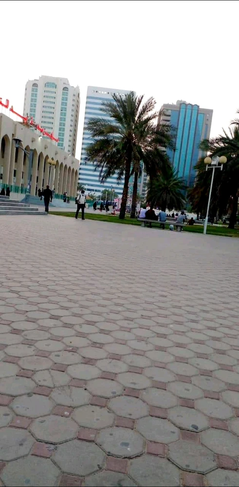 GIF eropgeluede vum Khan