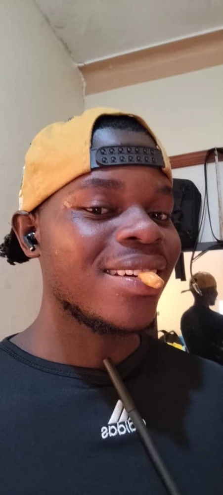 Sserugo پاران اپ لوڊ ٿيل GIF